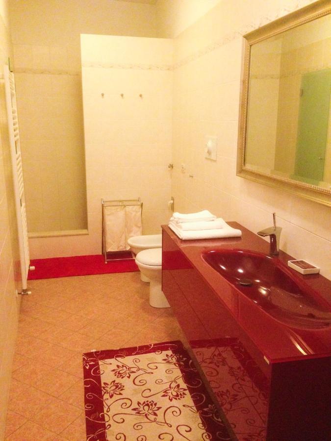 La Casa Di Amici Miei Apartment เกรโมนา ภายนอก รูปภาพ