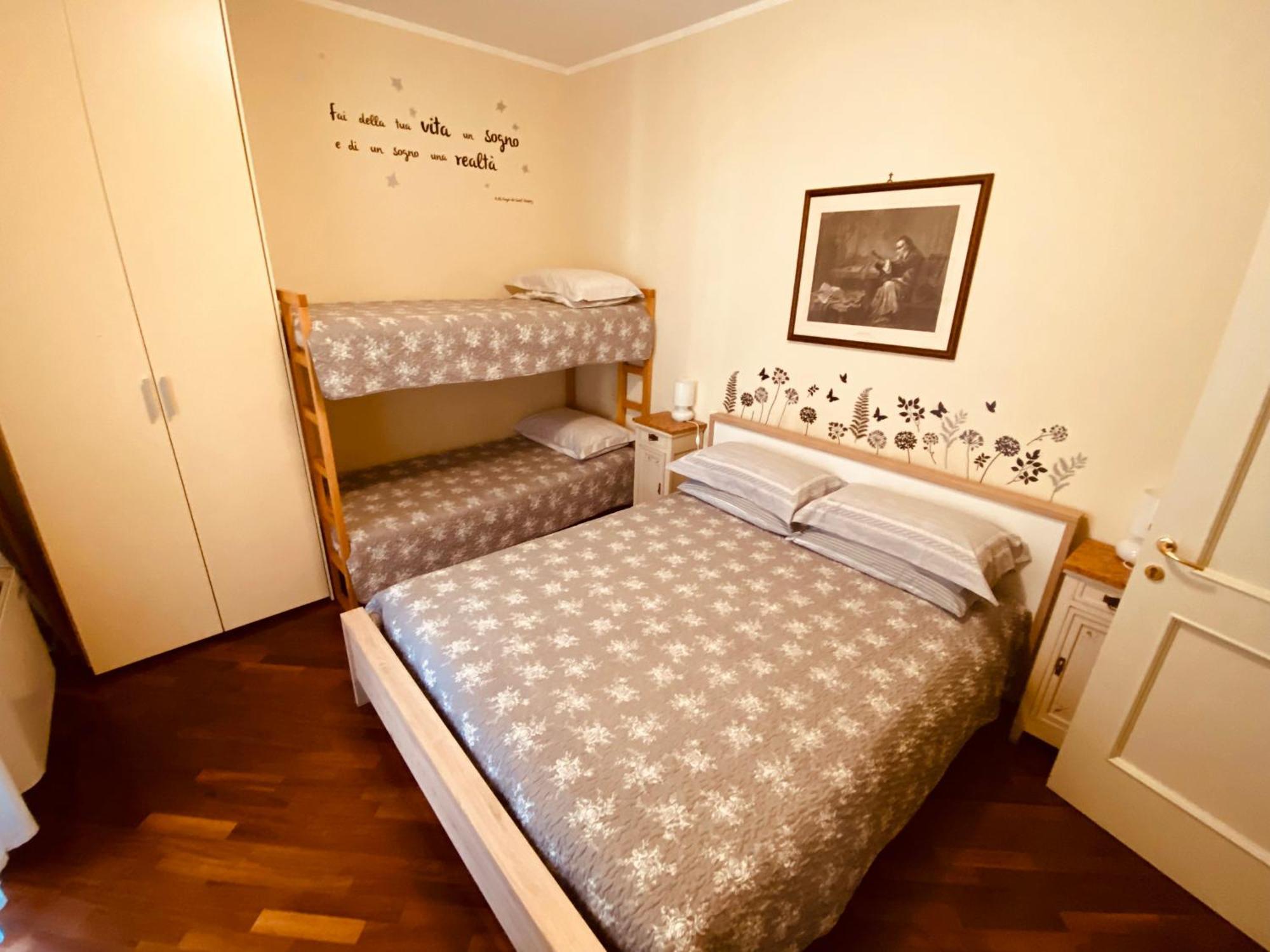 La Casa Di Amici Miei Apartment เกรโมนา ภายนอก รูปภาพ